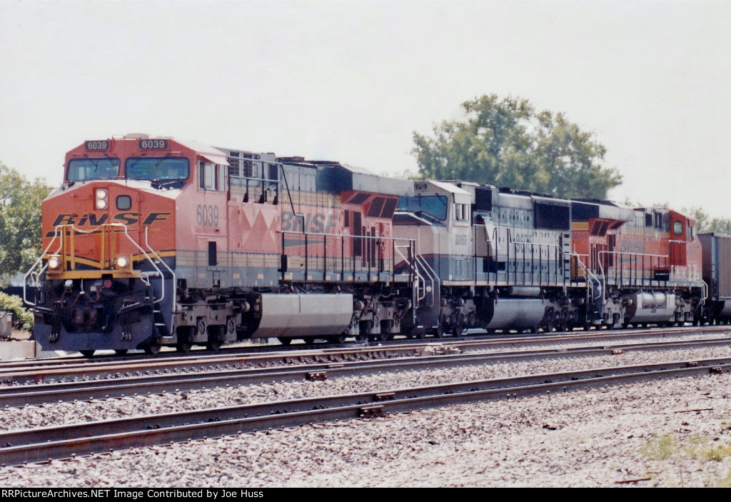 BNSF 6039 North